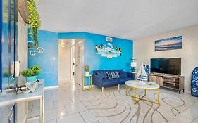 *The Blue Oasis* - 5 Min To Downtown Fort Myers